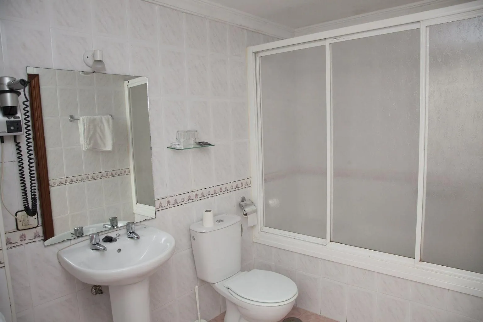 Hostal Paris La Línea de la Concepción